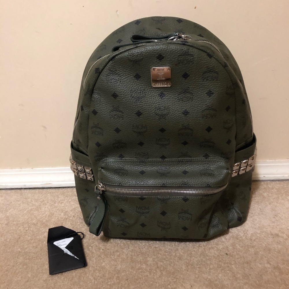 MCM backpack size medium in green rosin